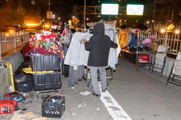 Brooklyn Bridge vendors cleared.